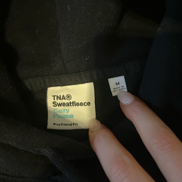 Aritzia TNA cropped sweatshirt - Picture 3 of 3